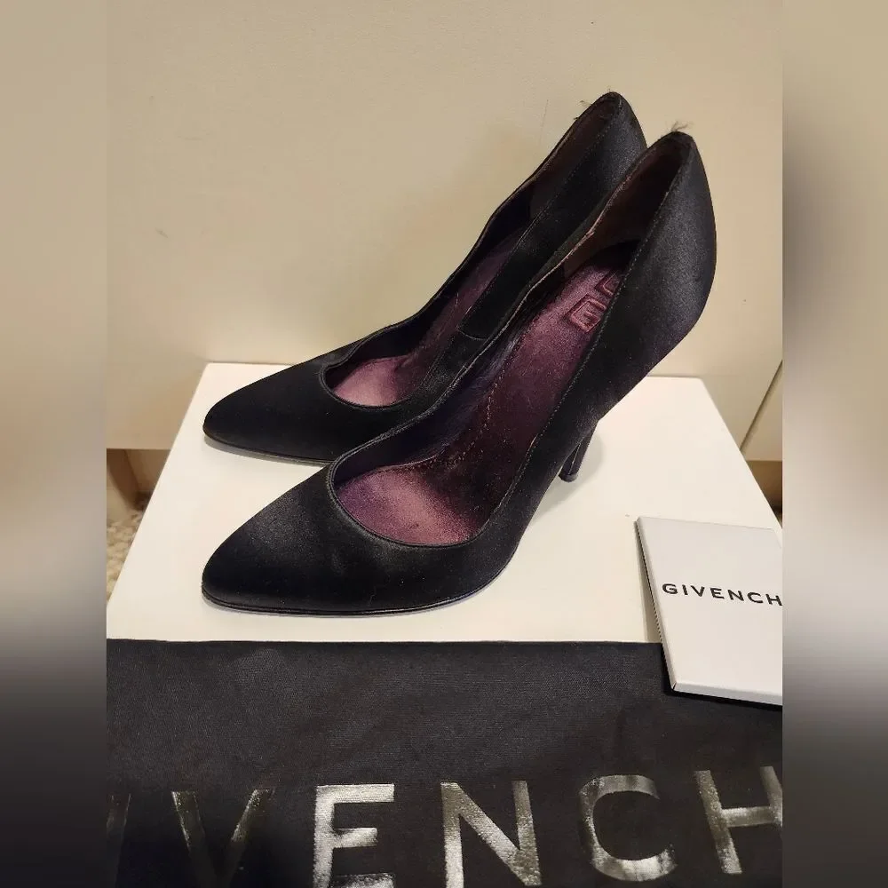 Givenchy Paris Black Peau de Soie Pumps Sz. 6.5 US/37 EU Ret$1175 Made in Italy